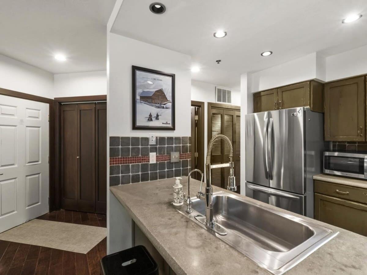 הוילה פארק סיטי Gorgeous 1Br Steps From Lifts With Private Hot Tub מראה חיצוני תמונה