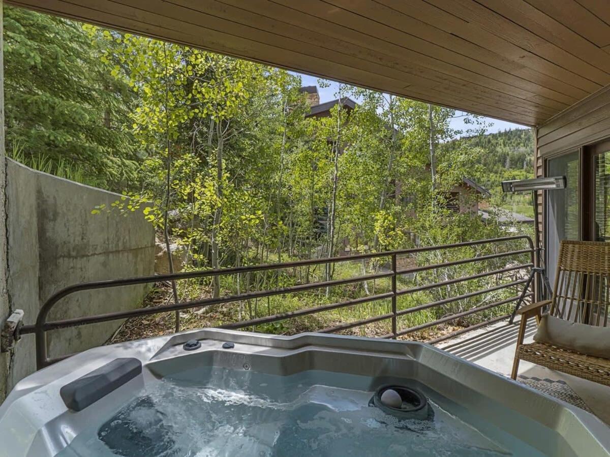 הוילה פארק סיטי Gorgeous 1Br Steps From Lifts With Private Hot Tub מראה חיצוני תמונה